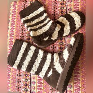 NWOT Ugg boots Classic Tall Cardy Stripe Cable Knit 8 cream brown sock boots